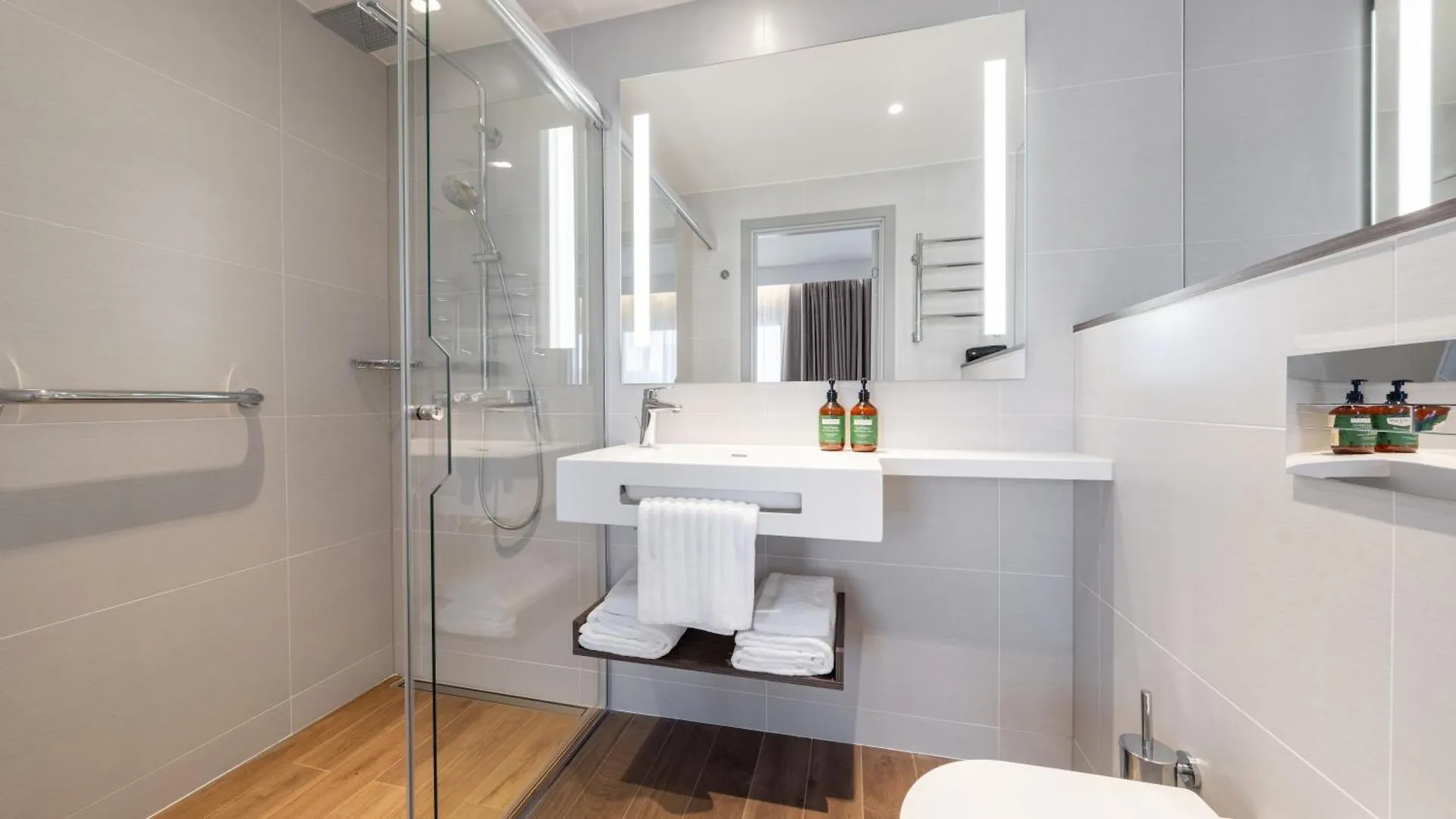 Voco Stockholm - Kista By Ihg酒店 4*,