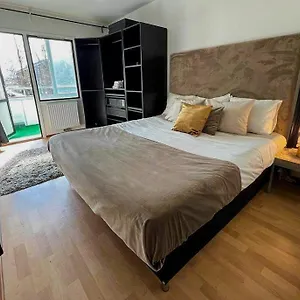 https://luxury-room-at-the-entrance-of-sweden.hotel-malmo.com