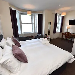 Hotel Phoenix Court