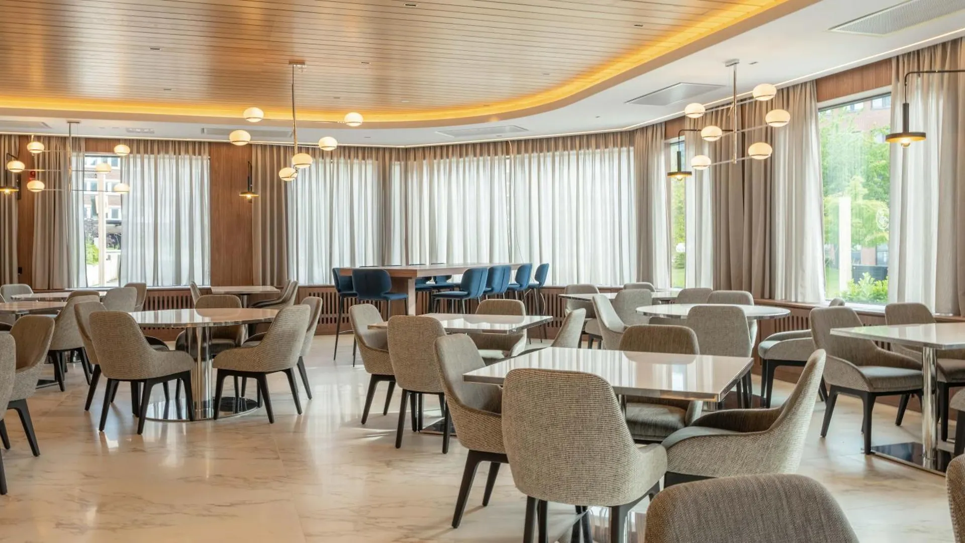 Voco Stockholm - Kista By Ihg Hotel 4*,