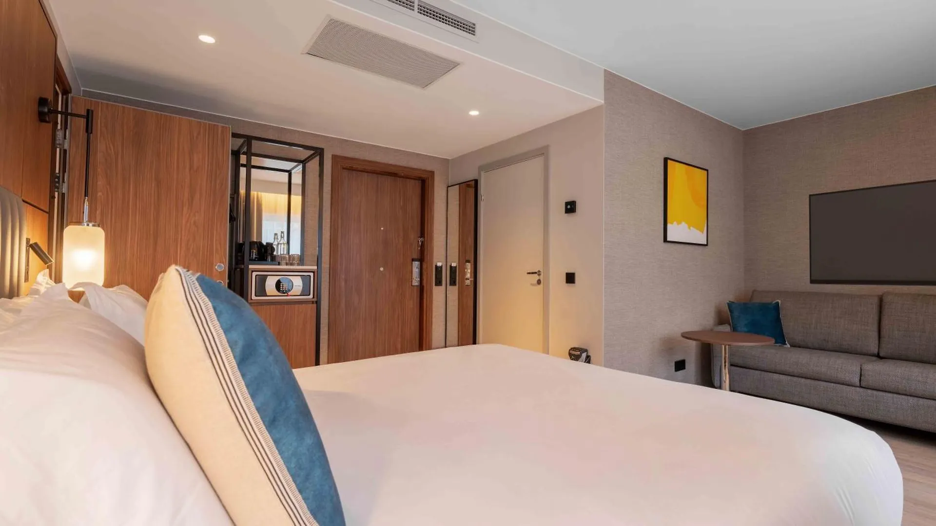 Voco Stockholm - Kista By Ihg Hotel