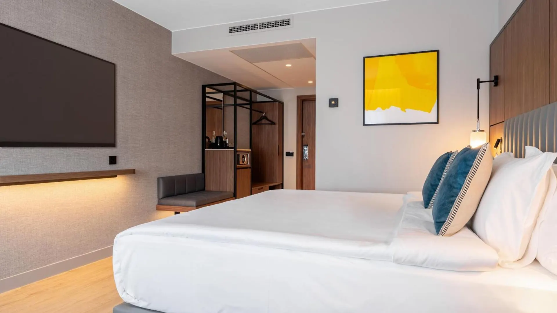 Voco Stockholm - Kista By Ihg Hotel